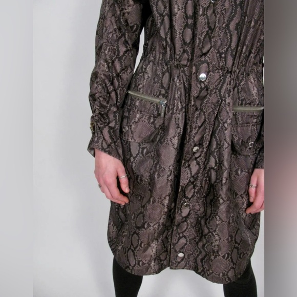 MICHAEL KORS WINDBREAKER JACKET, RAIN COAT, SNAKE PYTHON PRINT, PACKABLE size XL - Picture 3 of 13